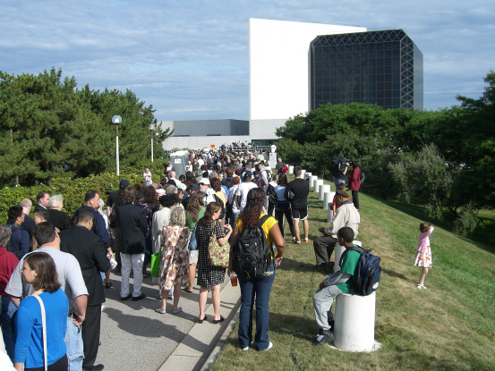 Line of mourners outside JFK Library, UMass Boston